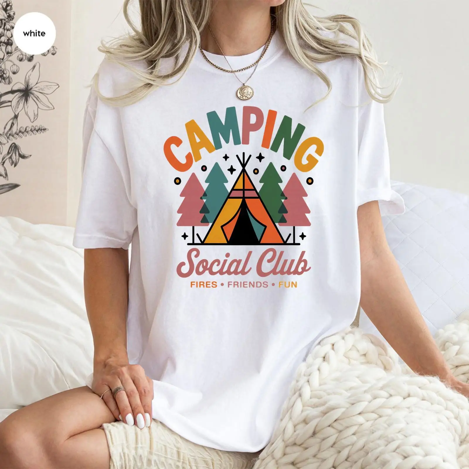 Outdoor Adventure Friends - T-shirt du Club Social de Camping,